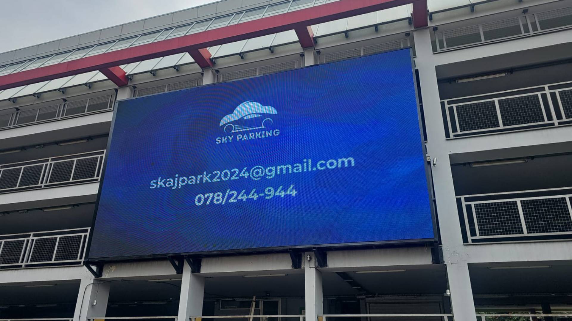 Надворешен LED дисплеј