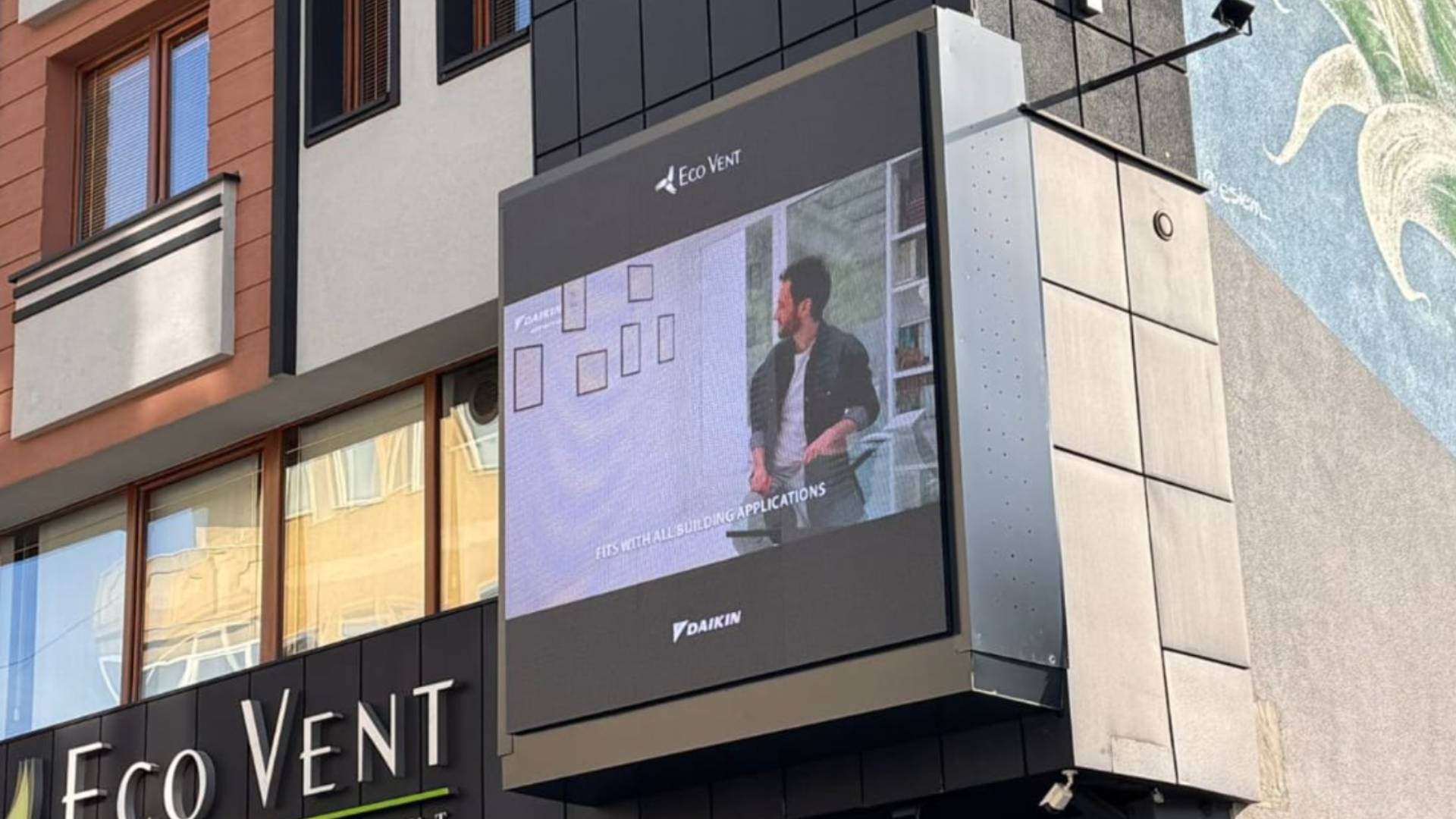 Надворешен LED дисплеј