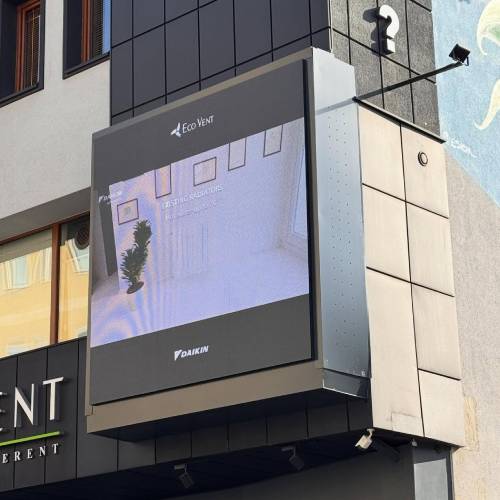 Надворешен LED дисплеј